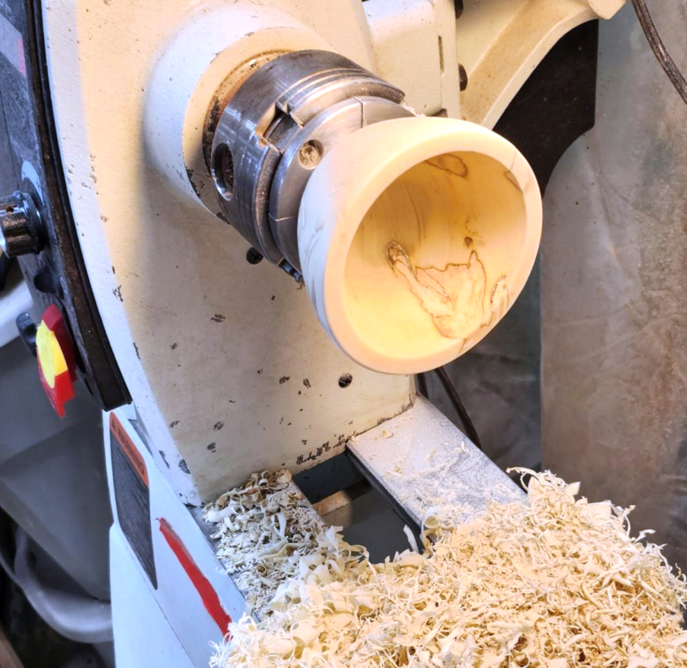 holly_bowl_on_lathe-U54M.jpg